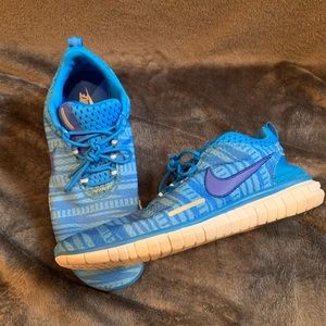 Nike men’s blue running shoes